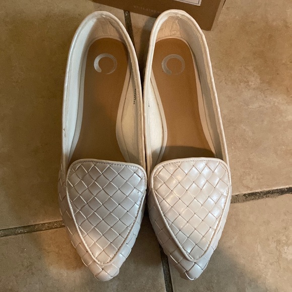 Journee Collection Misty Tru Comfort Foam women's flats. Size 8. Misty White. - Picture 1 of 4